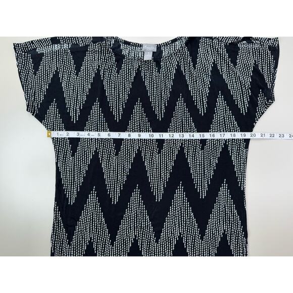 Chicos Travelers Top Size 1 Medium Black Gray Chevron Travel Career Resort CEO - Picture 9 of 12